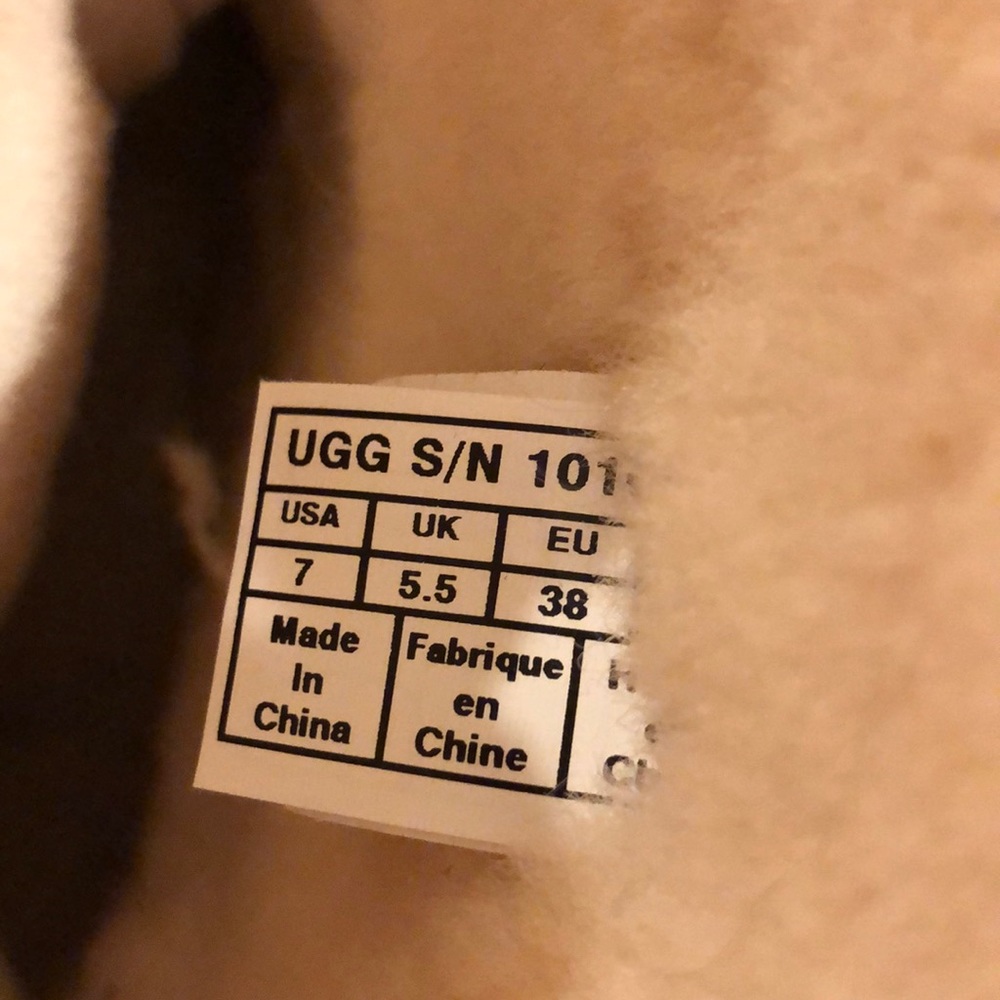 UGG classic short flora perf chestnut - Picture 6 of 8